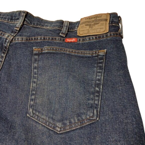 Men's Wrangler Jeans Relaxed Fit Size 38 x 32 - Picture 3 of 5